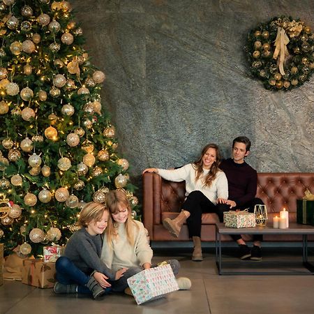 Mk Hotel Tirana Ринас Экстерьер фото The 2019 Christmas tree at the Four Seasons Hotel