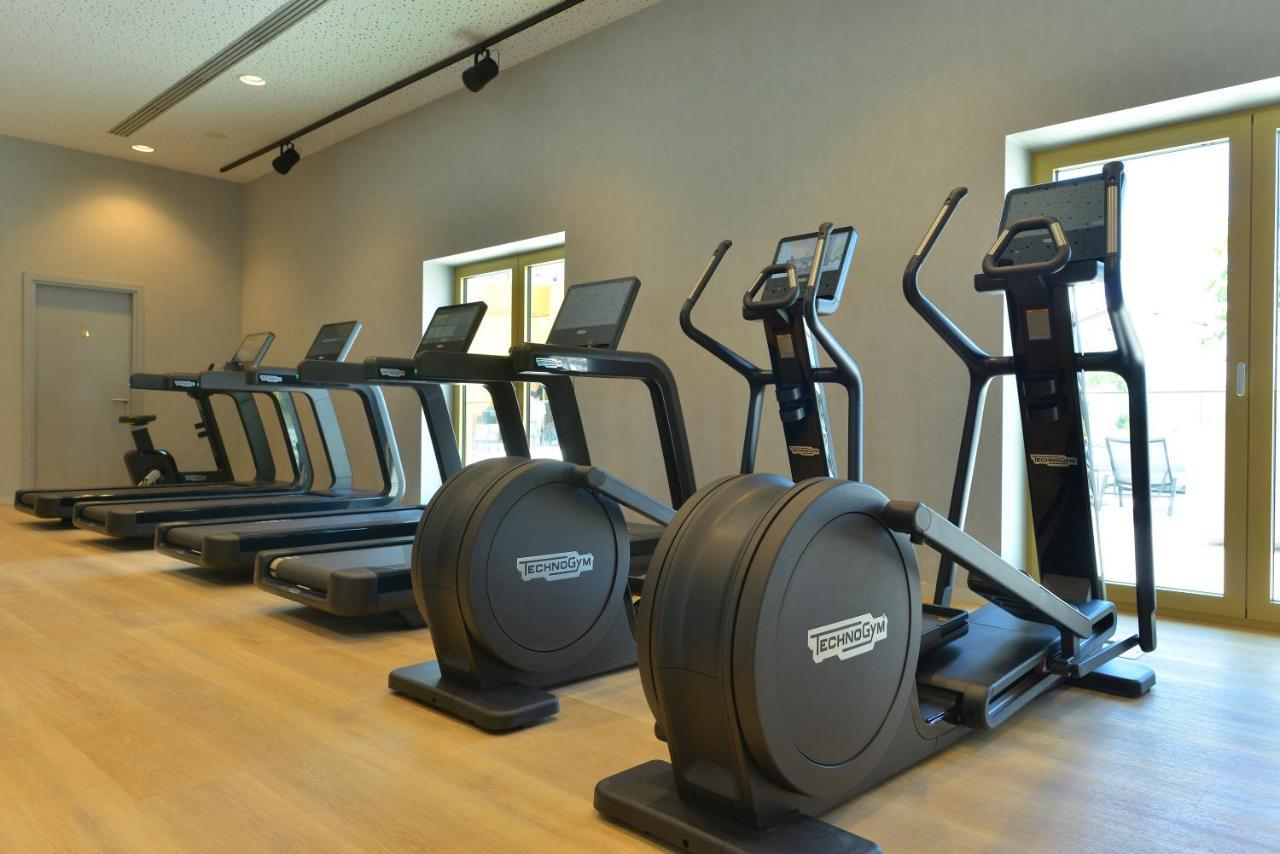 Mk Hotel Tirana Ринас Экстерьер фото Elliptical cross trainer