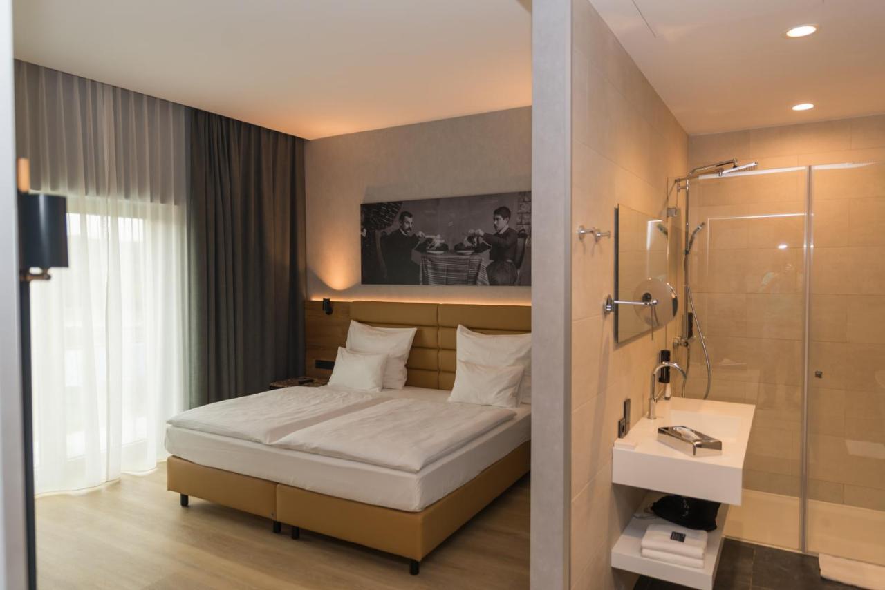 Mk Hotel Tirana Ринас Экстерьер фото A room at the hotel