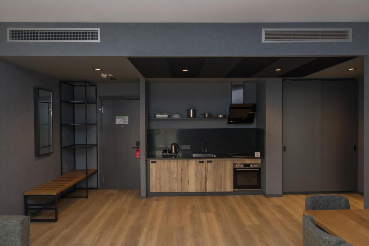 Mk Hotel Tirana Ринас Экстерьер фото The kitchen in a typical apartment