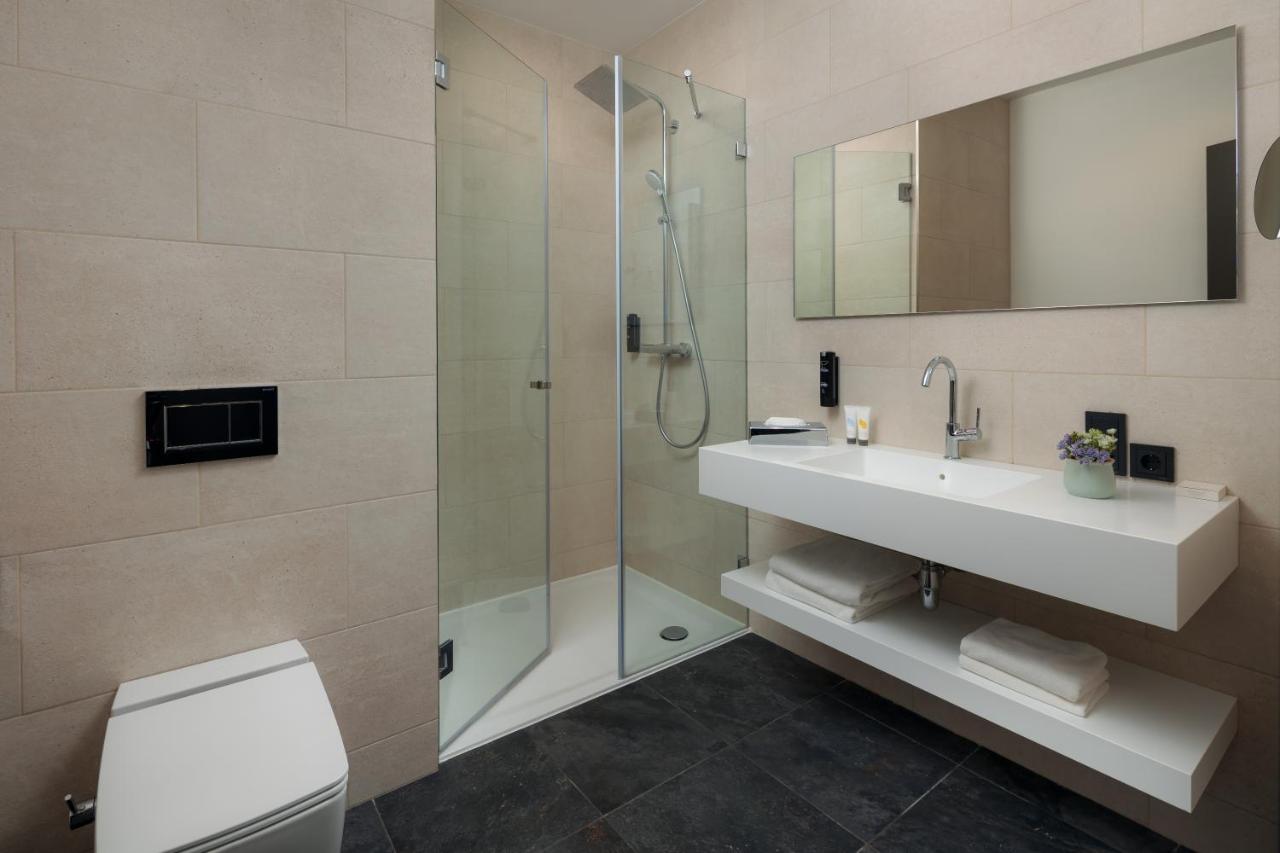 Mk Hotel Tirana Ринас Экстерьер фото A modern bathroom