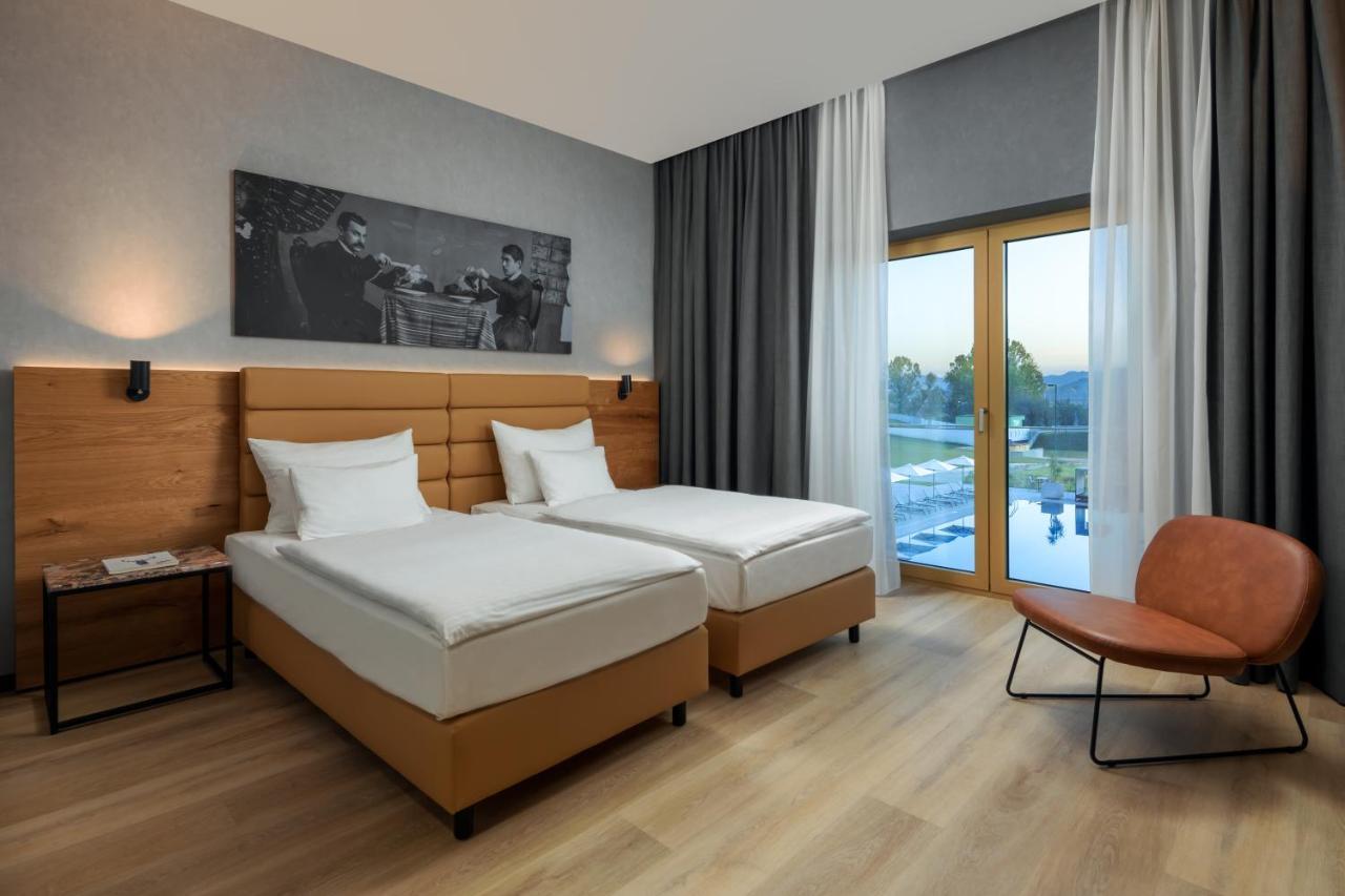 Mk Hotel Tirana Ринас Экстерьер фото A room at the hotel